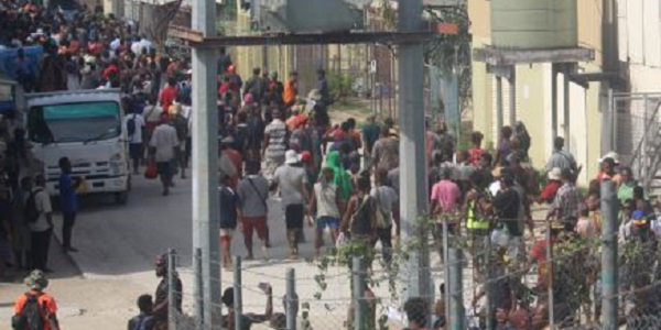 Crowd parade through Auki town in support of Malaita Premier Daniel Suidani last year. (File photo)