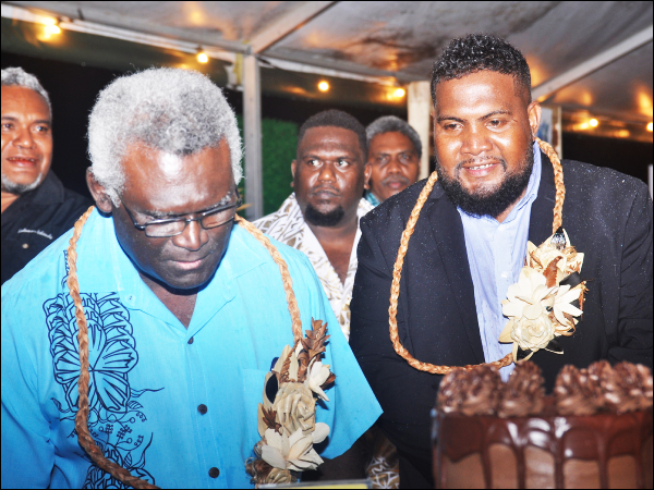PM Sogavare & SICCI Chairman, Mr. Ricky Fuo’o at a local business booth. PHOTO LACHLAN EDDIE