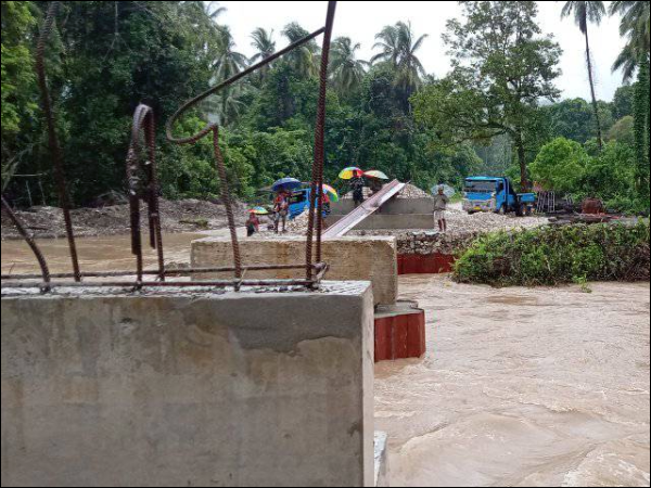 Flooded Kwai River without bridge. Picture by Winny Ramo