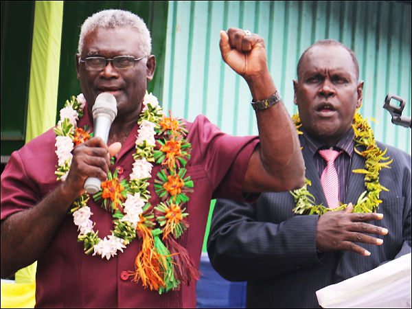 PM Sogavare and Western Province Premier Mesepitu give three happy cheers to mark Western province’s Second Appointed day.