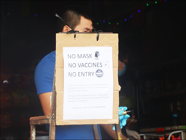 One of the Chinese shops at Point Cruz with a sign requesting customers to wear facemasks and to show their vaccination cards.