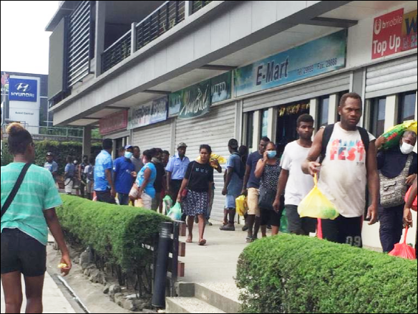 The last of the shoppers doing their shopping at Point Cruz as shops begin to close their doors.