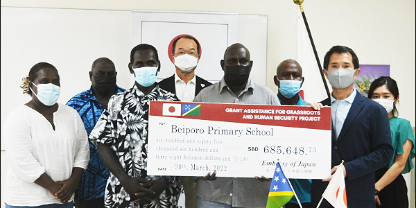 Japan Embassy official presented the grant assistance to Beiporo Primary School representatives. Photo: Supplied.