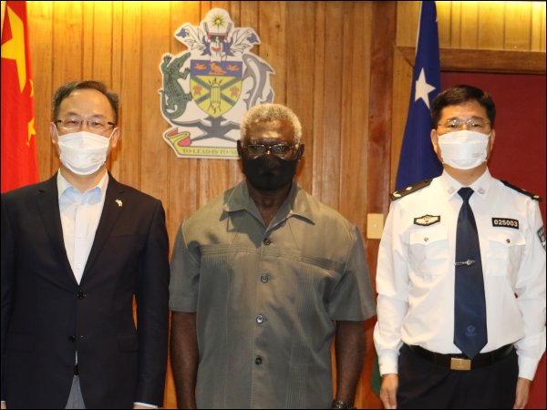 PRC ambassador, PM and Zhang Guangbao. (Photo supplied)