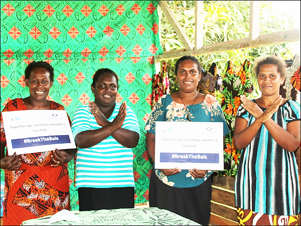 The Verabariki women with Sharon Para.