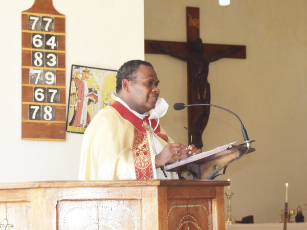 Archbishop Leonard Dawea delivering his sermon.