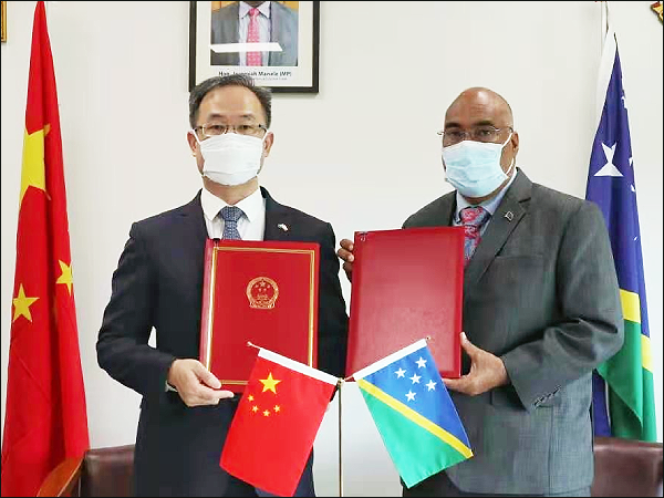 Chinese Ambassador His Excellency LI Ming and the Permanent Secretary of the Ministry of Foreign Affairs and External Trade, Colin Beck, displaying the signed the Framework Agreement. Photo: Supplied.