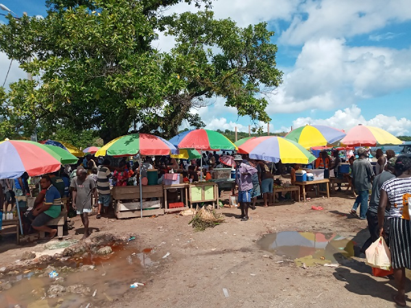 KHY Betelnut stalls before it was fenced off.