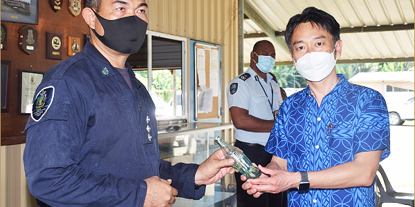 OIC EOD Inspector Tunuki and the Japanese Vice Minister for Foreign Affairs Uesugi. (Photo supplied)