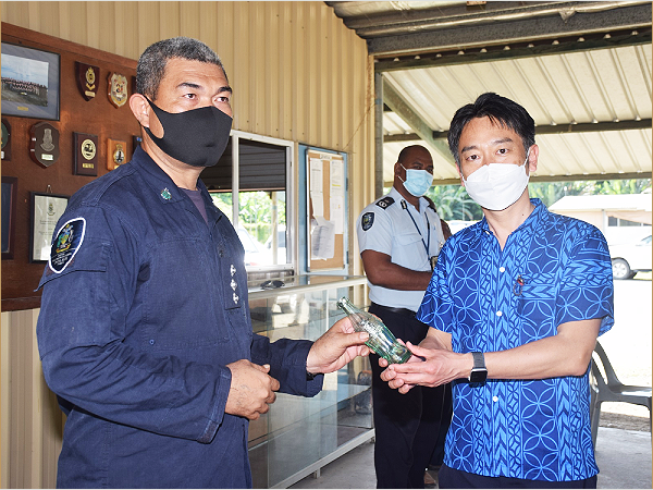 OIC EOD Inspector Tunuki and the Japanese Vice Minister for Foreign Affairs Uesugi. (Photo supplied)