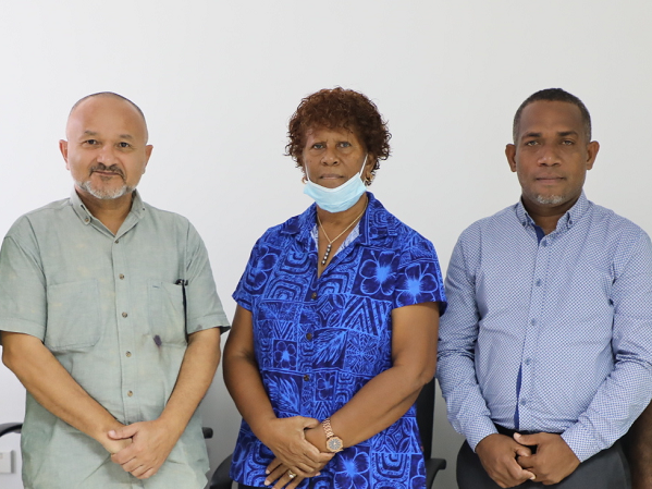 Opposition Leader Honorable Wale with Premier Sikilabu and a member of the Isabel provincial government. Photo supplied.