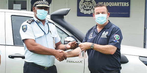 RAPPP Commander Paul Osborne handing over vehicle key to Commissioner Mostyn Mangau. Photo supplied.