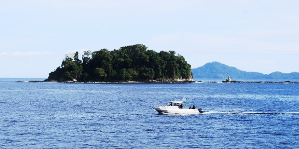 RSIPF Stabbi craft patrolling the far-western border in the Western Province.