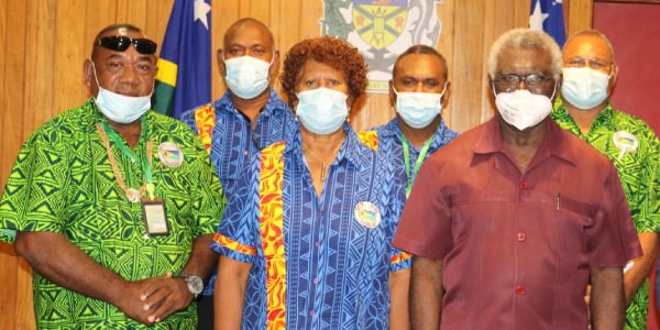 Premier of Santa Isabel Rhoda Sikilabu and her executive with the Prime Minister Honorable Manasseh Sogavare at the PM’s office. (Photo supplied)
