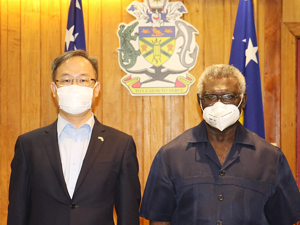 Prime Minister Honorable Manasseh Sogavare and PRC Ambassador to SI, Li Ming.