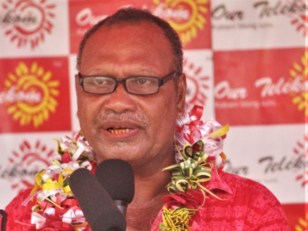 Malaita province premier Daniel Suidani delivering speaking at the opening of Telekom’s new Foneshop in Auki on Friday. Photo, Wilson Saeni.