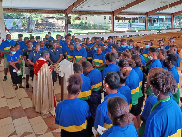 Team Solomons being commissioned by the Dean of St. Barnabas Provincial Cathedral, the Very Reverend Phillip Rongotha.  Photo: One Team Solomon.