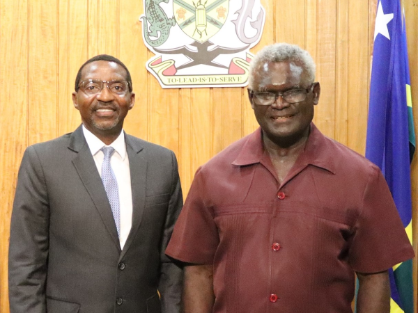 PM Sogavare and the WB PNG and Pacific country Director Stephen Ndegwa.