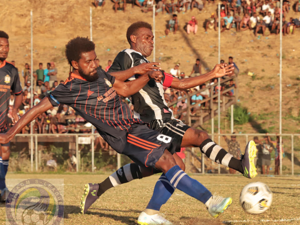 Waneagu’s Jared Rongosulia and Laugu’s Coleman Mani challenges for the ball. Photo, TSL.