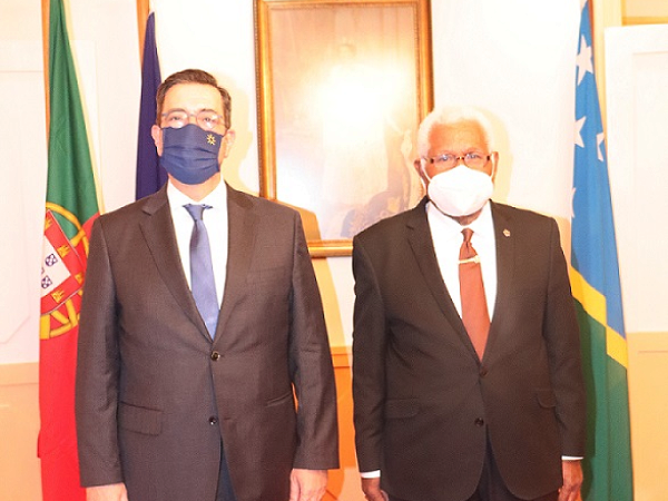Ambassador Pedro Rodrigues da Silva and Governor General Sir David Vunagi at Government House. Photo supplied.