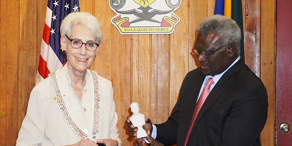 Deputy Secretary of State, Wendy Sherman present a gift to Prime Minister Manasseh Sogavare. Photo supplied.