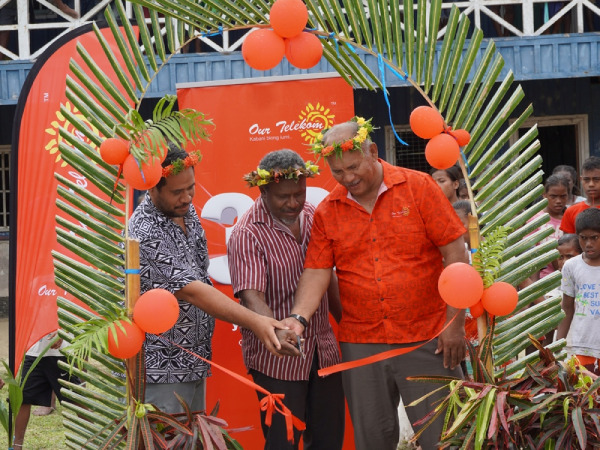 From left, a former MPA, Our Telekom Head of Commercial Francis Wa’ahero and Chairman Baoro Koraua cutting the ribbon.