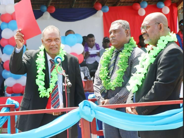Malaita province Premier Suidani about to present the ‘Log of claims’ to two government reps on Monday’s event to commemorate the 2nd Appointed day. Photo supplied.