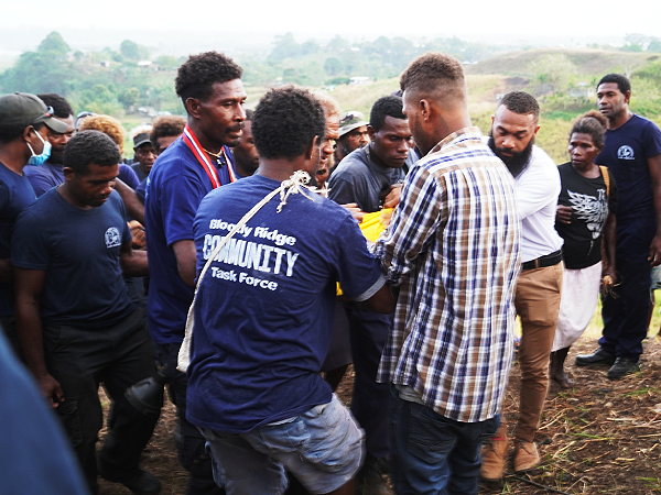 Members of the Bloody Ridge Community Task Force and the public apprehending the culprit (in yellow T-shirt) last week. Photo, Lachlan Eddie.