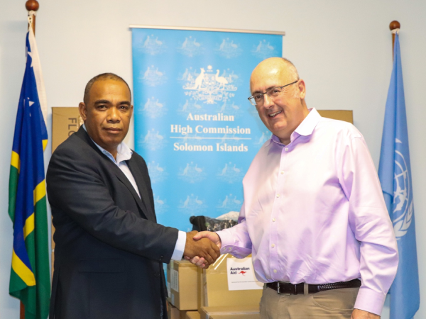 Permanent Secretary for the Ministry of Environment Climate Change Disaster Management and Meteorology Dr. Melchior Mataki  acknowledges Australian High Commissioner to the Solomons Dr. Lachlan Strahan for the donation. Photo, UNDP, FB.