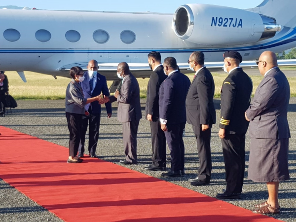 Foreign Minister Manele receiving the Indonesian Foreign Minister. Photo, GCU.