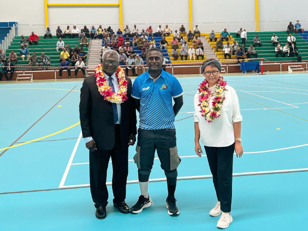 Prime Minister Manasseh Sogavare, SI Futsal legend Elliot Ragomo and the Indonesia Foreign Minister, Honorable Ibu Retno Marsudi in the new ‘Friendship Hall’. Photo, Elliot Ragomo.