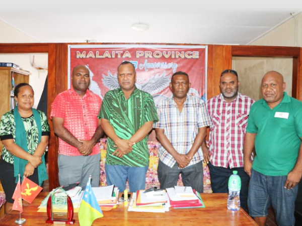 MRD Permanent Secretary Dr. Samson Viulu second from left, next to Malaita Province Premier Daniel Suidani with MRD and Malaita province senior officials. Photo supplied.