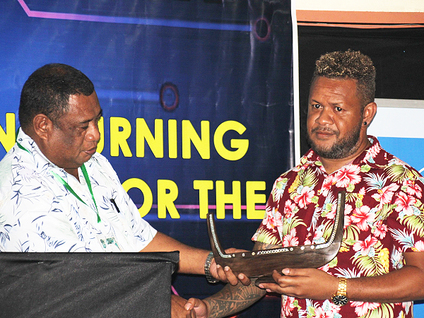 PMS Chairman Marau presents gift to PINA president Kora Nou. Photo supplied.