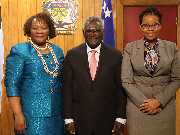 PM Sogavare (Centre), H.E Dorcas and a Botswana official during their meeting. Photo supplied.