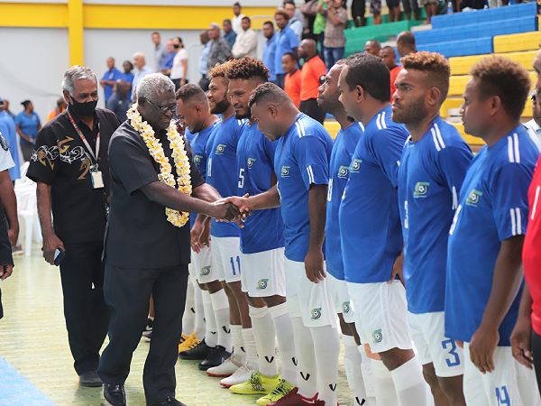 PM Sogavare meeting the former Kurukuru players.
