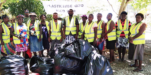 Plastic Wise Gizo (PWG) members pose for a photo after the clean up program.
