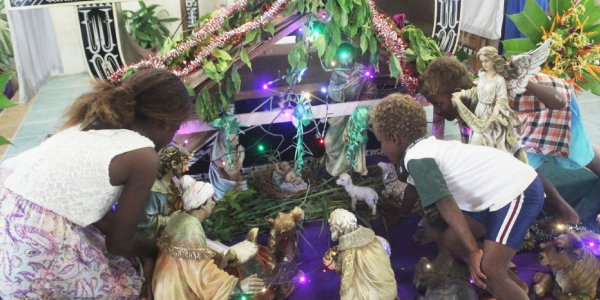 Fasitoro children taking a glimpse of baby Jesus in the manger.