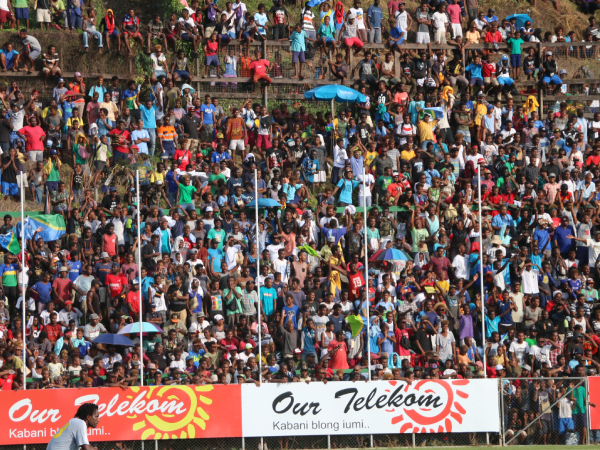 Crowd at Lawson Tama