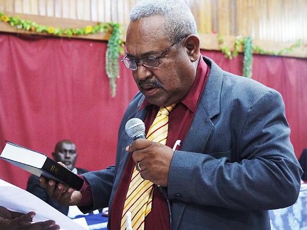 New MPA for Ward 15, Munda Jeffrey Wickham taking his oath