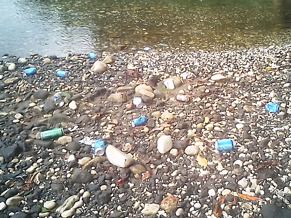 Empty cans of beer dumped along the Kwaiafa river bank in West Kwara’ae, Malaita province.