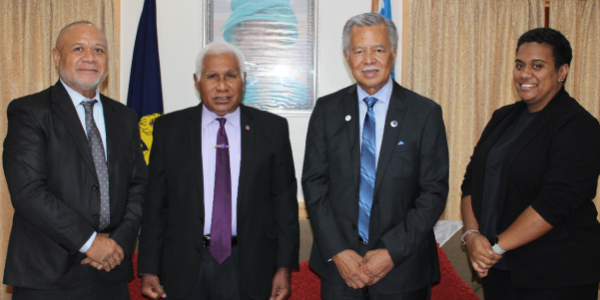 Governor General, Sir David Vunagi, with PIFS Secretary General, Henry Puna and two senior officials from the PIF Secretariat.