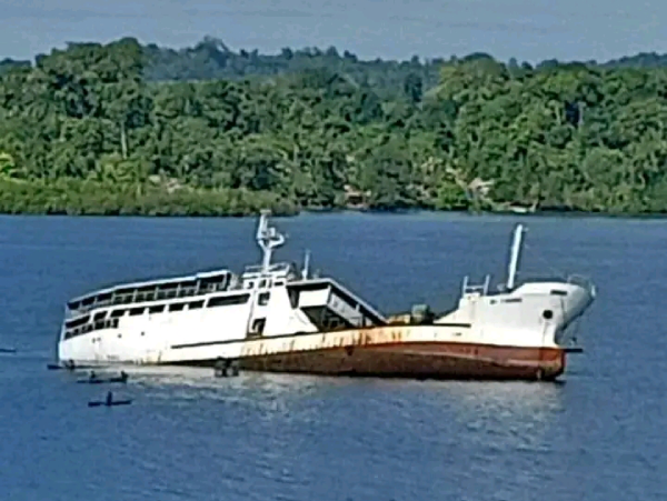 Jay Munavaki captures the moment the ship took on water, and started to sink. Photo, Jay Munavaki.