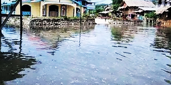 A shot taken of the consequence of the king tides today at Lilisiana. Picture supplied.