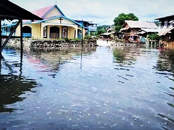 A shot taken of the consequence of the king tides today at Lilisiana. Picture supplied.
