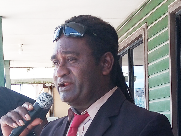 Speaker of the Western Provincial Assembly Ramrakah Talasasa making the announcement this afternoon.