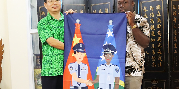CPLT Commissioner Zhang Guangbao and Minister of Police, National Security and Correctional Services, Anthony Veke, during the farewell dinner.