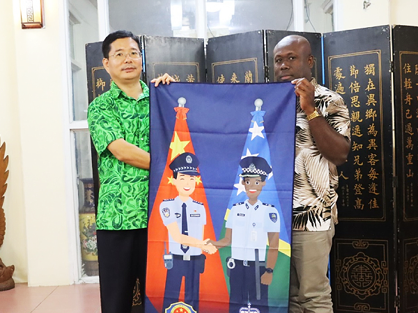 CPLT Commissioner Zhang Guangbao and Minister of Police, National Security and Correctional Services, Anthony Veke, during the farewell dinner.