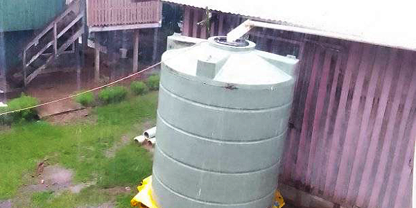 Heavy rain in Gizo helps to fill water tanks. Photo Atoross Galo.