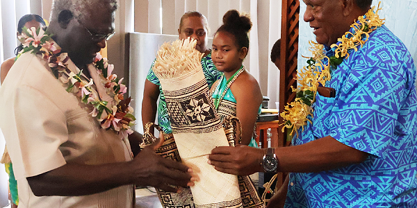 PM receiving a gift from SIPEU President and PS MID Stephen Maesiola.