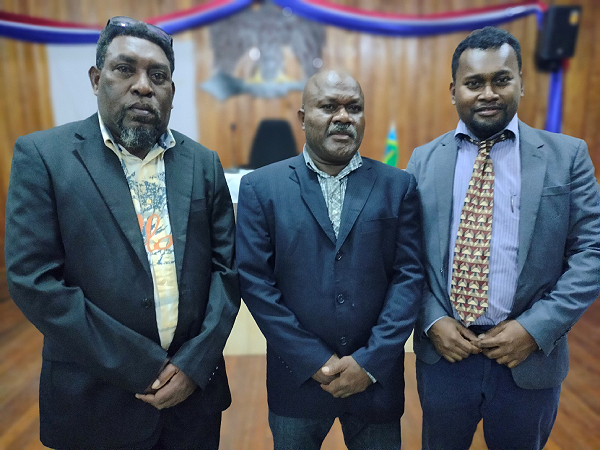 Premier Fini (centre) sets his eyes on compliance of financial regulations.